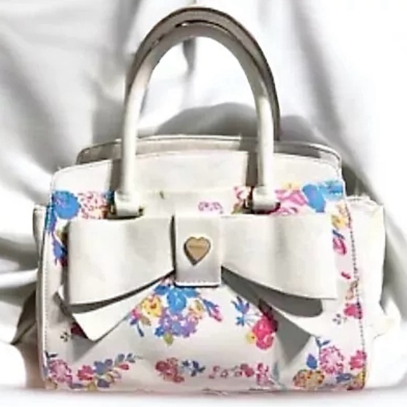 BETSEY JOHNSON…….Large Bow Bag with 3D Flower Embellishments. Pre Loved - Picture 1 of 12